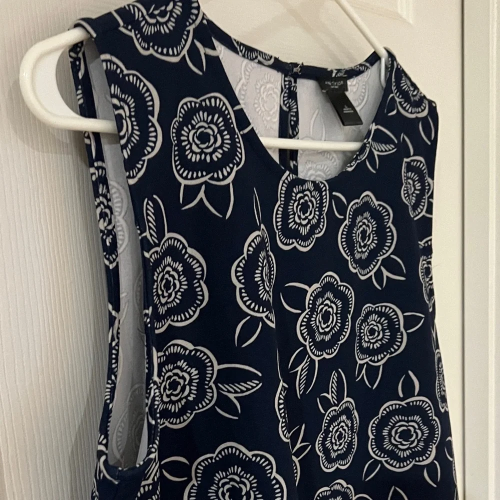 Ann Taylor Black and White Floral Sleeveless Top - Picture 4 of 5
